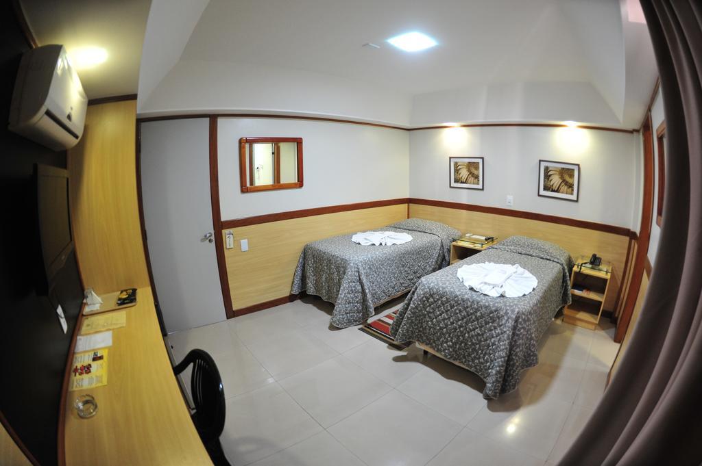 Quarto com Cama de Casal ou 2 de Solteiro
